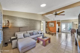 Photo #4: 6214919 Listing