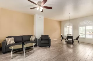 Photo #4: 6215036 Listing