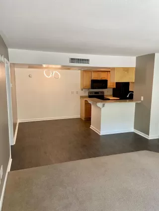 Photo #3: 6215216 Listing