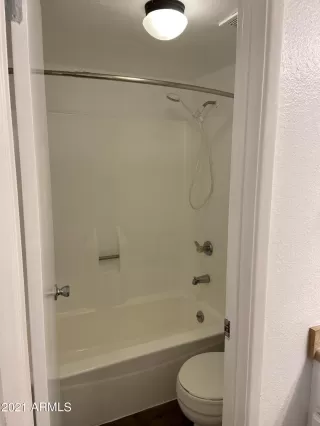 Photo #5: 6215216 Listing