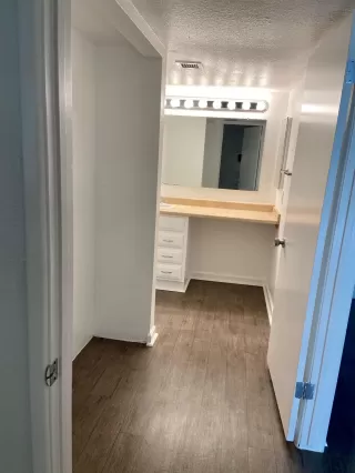 Photo #6: 6215216 Listing