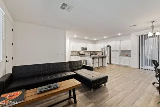 Photo #4: 6215380 Listing