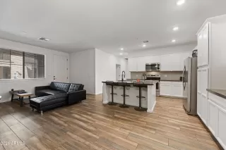 Photo #5: 6215380 Listing