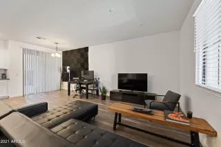 Photo #6: 6215380 Listing