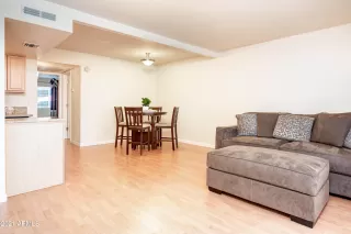 Photo #4: 6216262 Listing