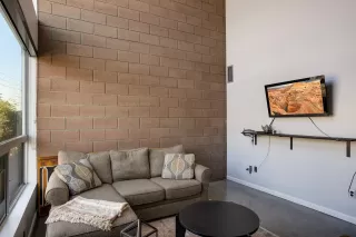 Photo #3: 6216915 Listing