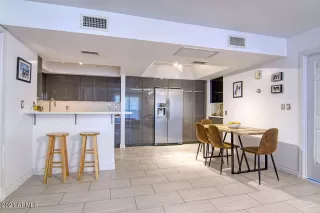 Photo #5: 6216998 Listing