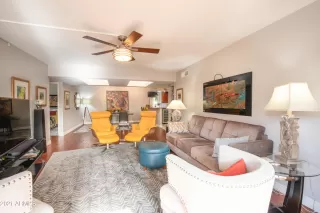 Photo #6: 6217767 Listing