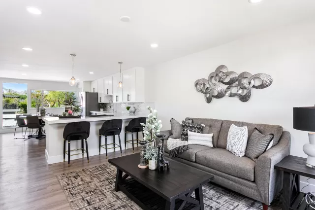 MLS: 6218619 Condo For Sale