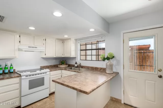 MLS: 6218620 Condo For Sale