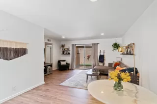 Photo #6: 6218808 Listing 