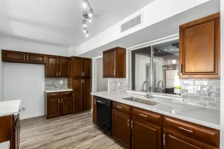 Photo #2: 6218848 Listing