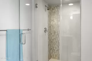 Photo #6: 6218880 Listing