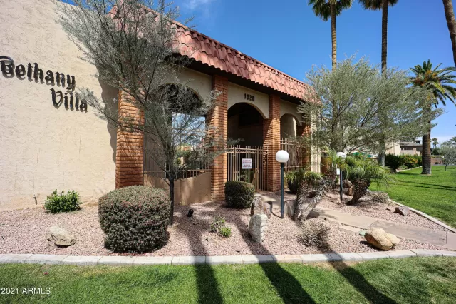 MLS: 6218938 Condo For Sale