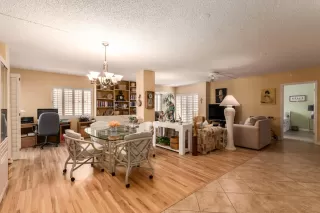 Photo #5: 6218988 Listing