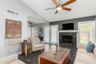 Photo #2: 6219861 Listing