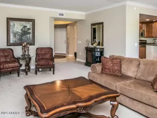 Photo #5: 6219892 Listing