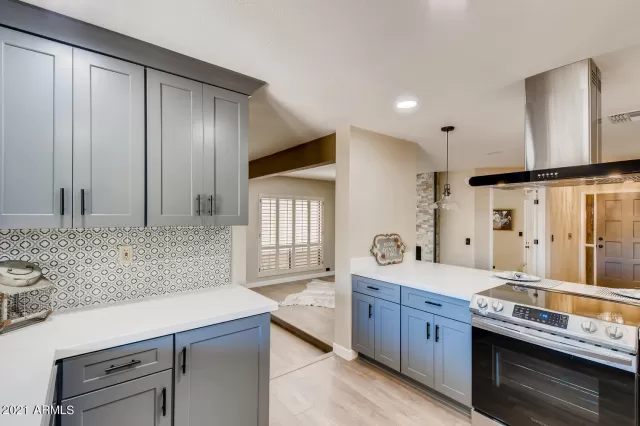 MLS: 6220060 Condo For Sale