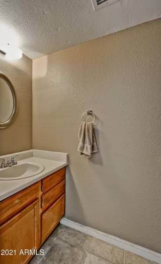 Photo #6: 6220282 Listing