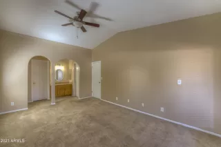 Photo #4: 6221085 Listing