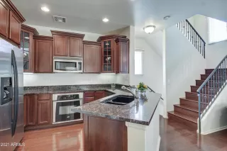 Photo #5: 6221112 Listing