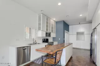 Photo #2: 6221216 Listing