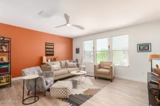 Photo #3: 6221287 Listing