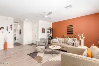 Photo #4: 6221287 Listing