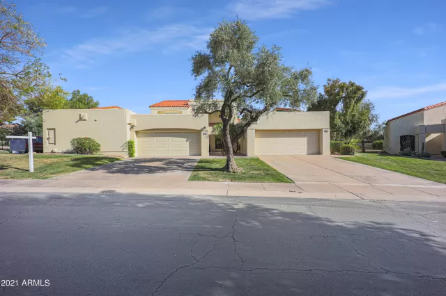 MLS: 6221334 Condo For Sale