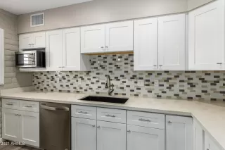 Photo #5: 6221350 Listing 