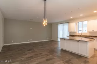 Photo #5: 6221378 Listing