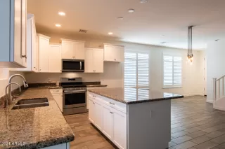 Photo #6: 6221378 Listing