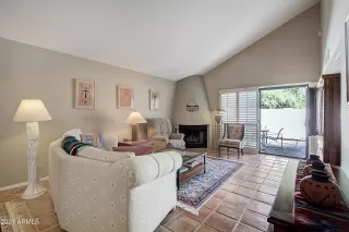 Photo #5: 6221901 Listing