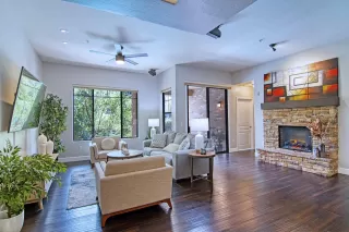 Photo #6: 6223525 Listing