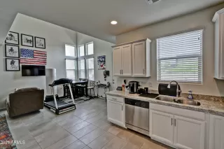 Photo #5: 6223626 Listing