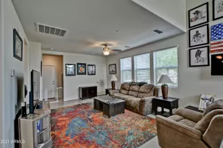 Photo #6: 6223626 Listing