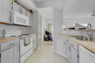 Photo #2: 6226303 Listing 