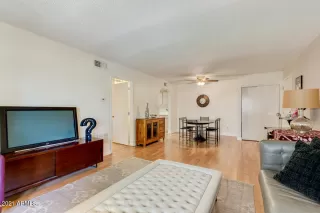 Photo #6: 6227902 Listing