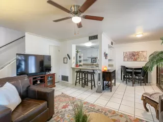 Photo #5: 6227922 Listing