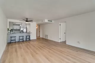 Photo #4: 6228287 Listing