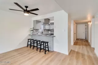 Photo #5: 6228287 Listing