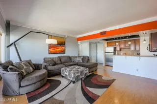 Photo #5: 6228926 Listing