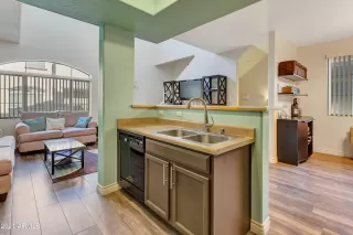 Photo #6: 6228967 Listing