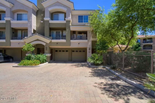 MLS: 6229044 Condo For Sale