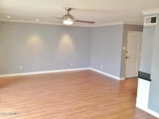 Photo #3: 6230199 Listing