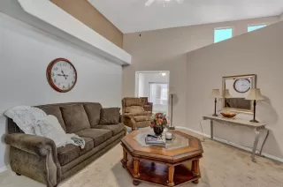 Photo #3: 6230608 Listing