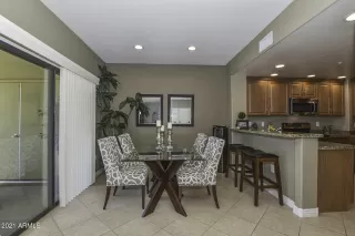 Photo #5: 6231231 Listing