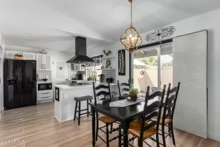 Photo #2: 6231425 Listing 