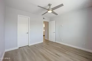 Photo #5: 6232425 Listing