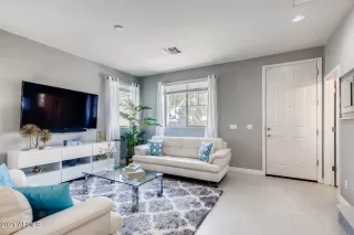 Photo #4: 6232457 Listing